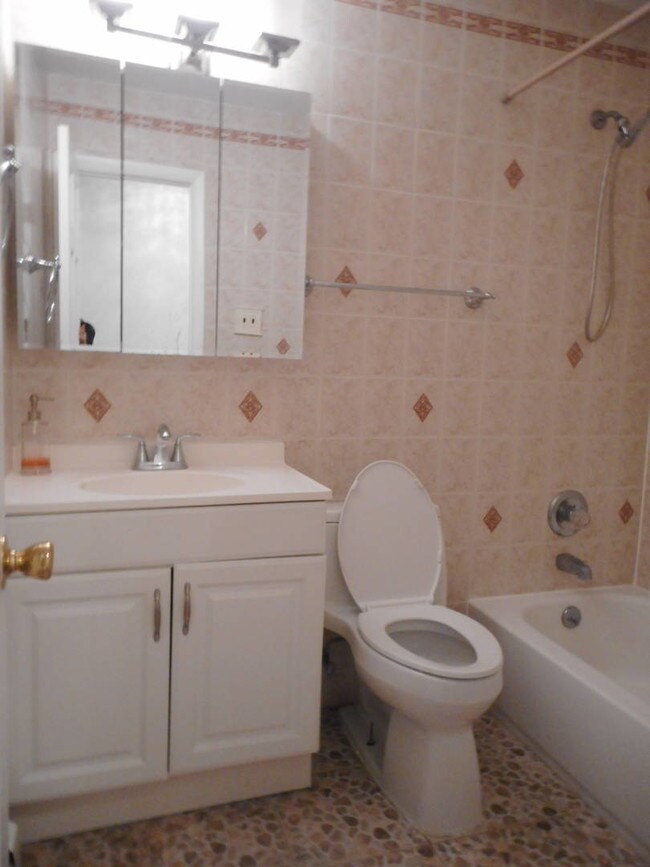 Foto del edificio - 222 E 235th St