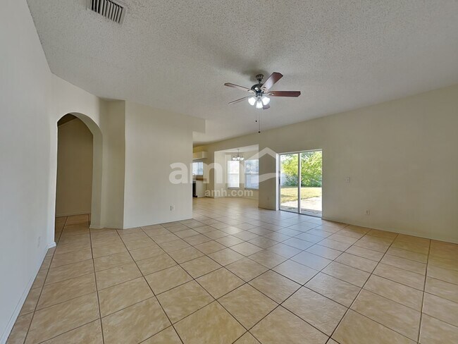 Building Photo - 12723 Longcrest Dr
