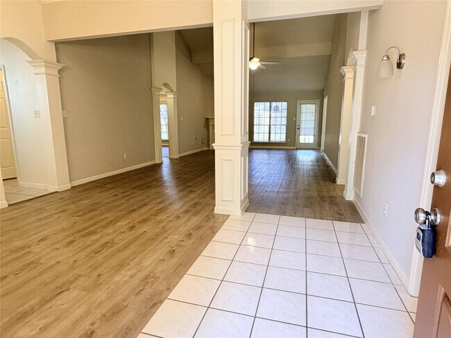 Building Photo - 6318 Old Glory Dr