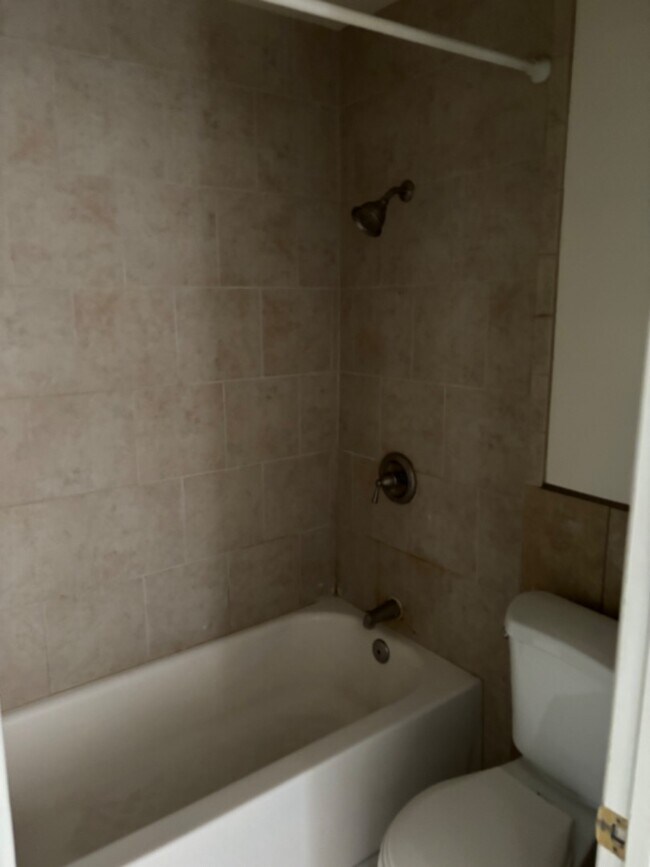 Building Photo - Charming 2-Bedroom Home in the Heart of Me...