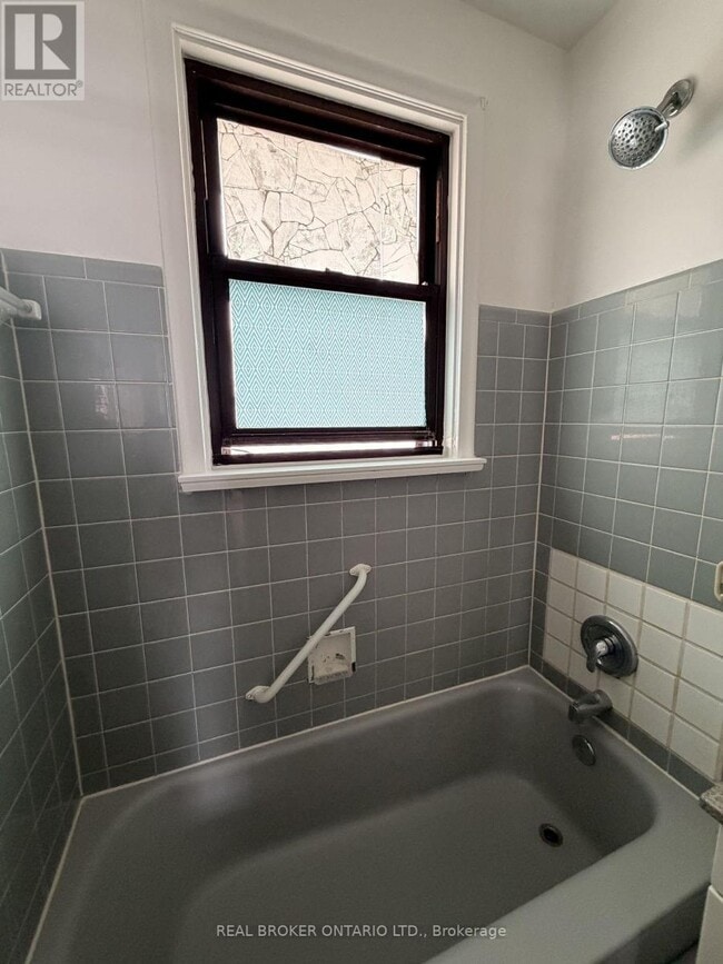 Building Photo - 1 Vine St