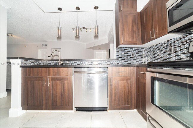 Foto del edificio - 17100 N Bay Rd