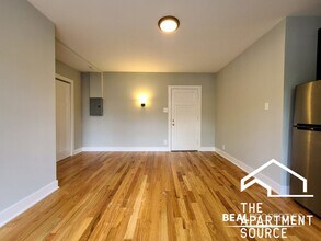 Building Photo - 4546 N Damen Ave