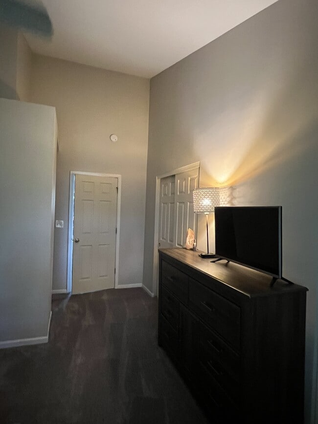 Foto del edificio - 2128 Fulham Dr