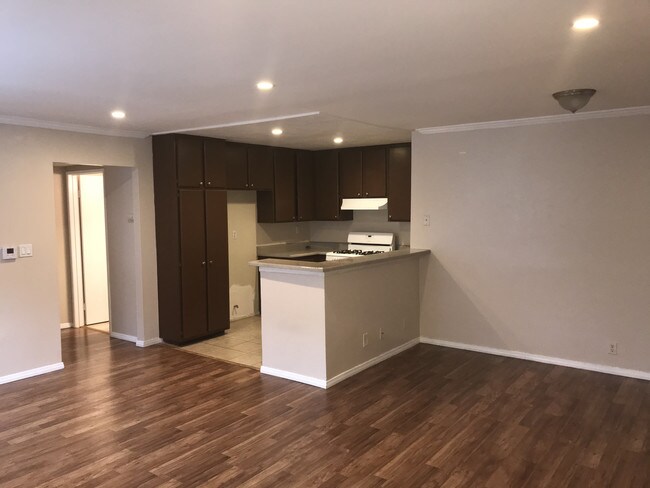 Foto del edificio - 13126 Bromont Ave