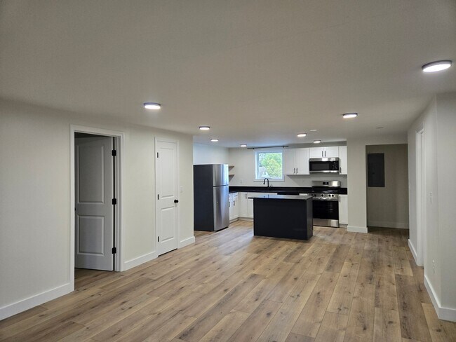 Building Photo - 20 Poirier Pl