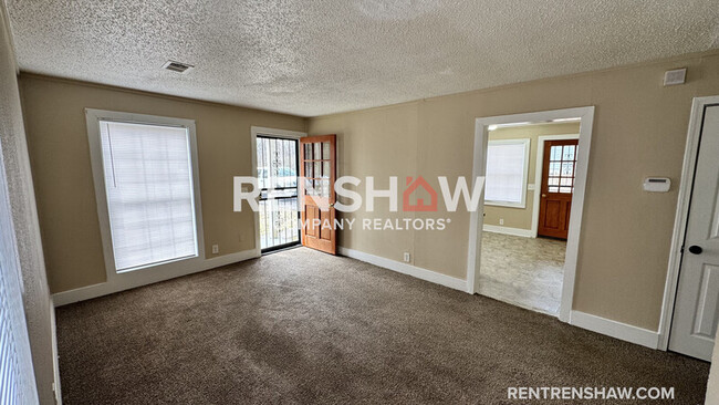 Foto del edificio - 822 Eyers Rd