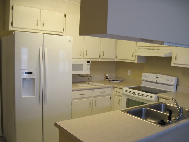 Kitchen - 2405 Annandale Dr