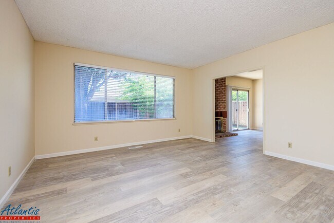 Foto del edificio - Lovely Blossom Valley Home