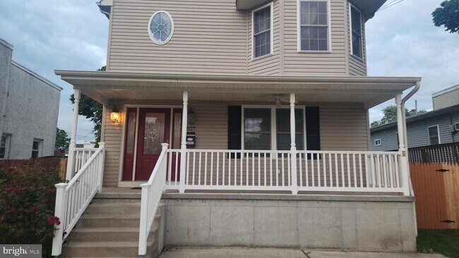 Building Photo - 827 Pine St