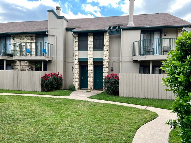 Building Photo - Woodwillow Townhomes