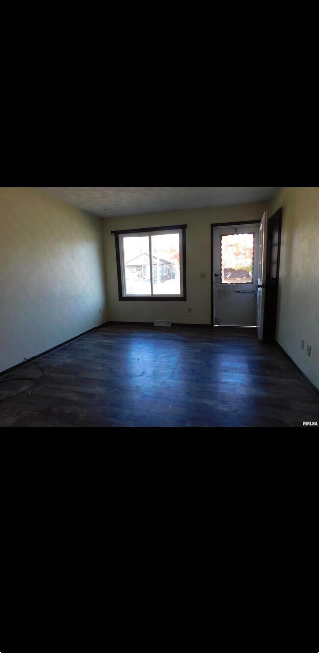 Foto del edificio - 737 9th St