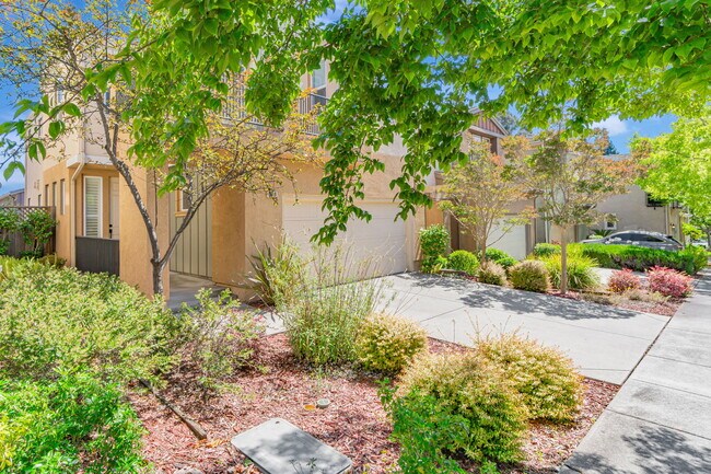 Foto del edificio - 2678 Deerwood Dr