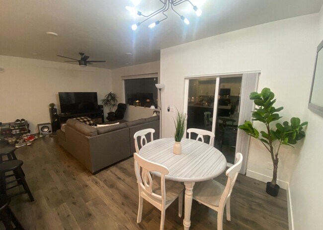 Building Photo - 1079 W 420 S