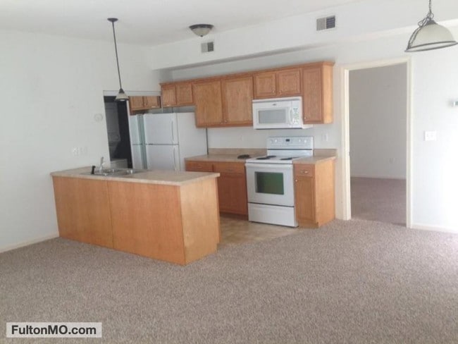 Building Photo - 211 North Main Apartment P