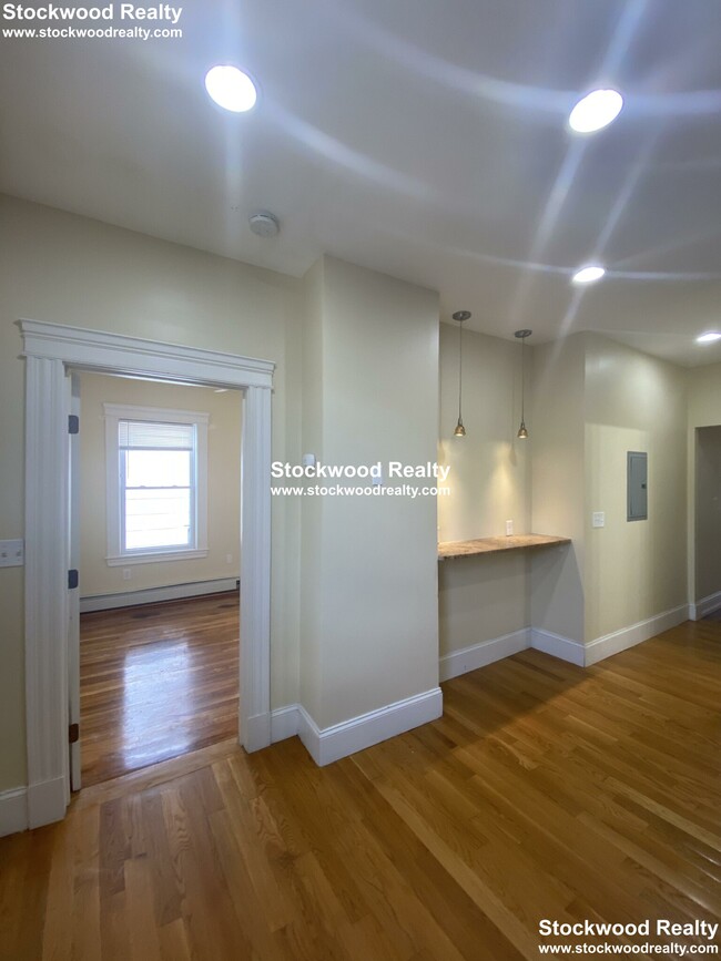 Building Photo - 839 Dorchester Ave