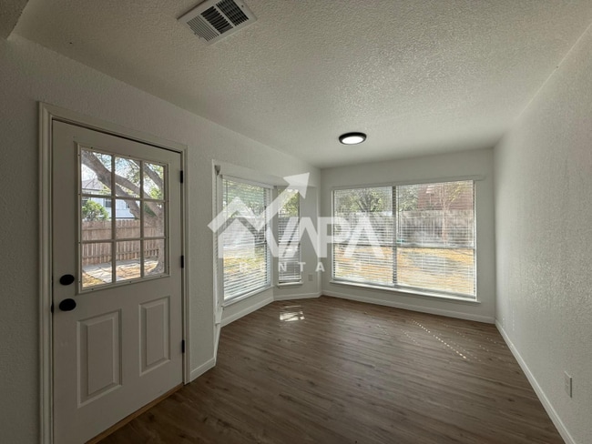 Building Photo - 5215 Fountain Lake Dr
