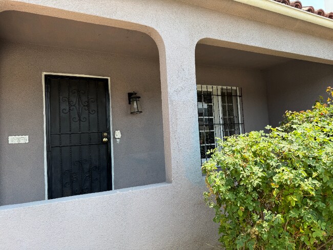 Building Photo - 1850 S Curson Ave