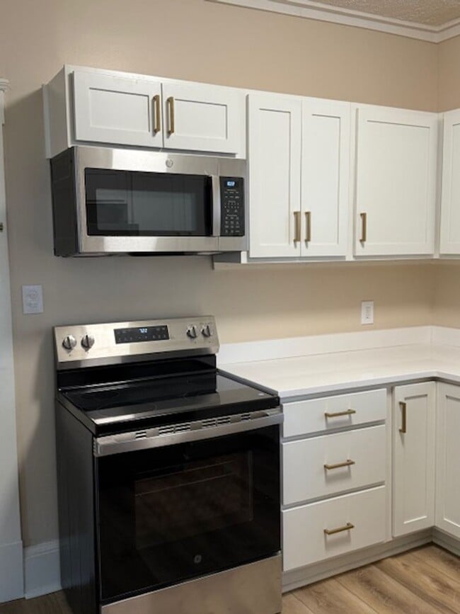 Foto del edificio - One Bedroom Duplex ( first floor)  $1160