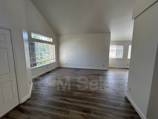 Foto del edificio - 2862 Conifer Dr