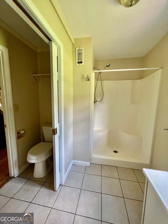 Foto del edificio - 112 Cherry Ln