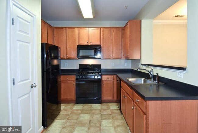 Foto del edificio - 4850 Eisenhower Ave