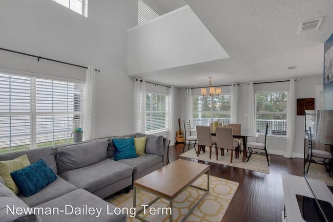 Foto del edificio - 210 Twin Lakes Ln