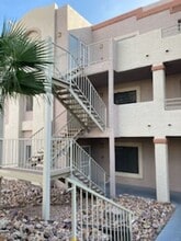 Building Photo - 2028 Mesquite Ln