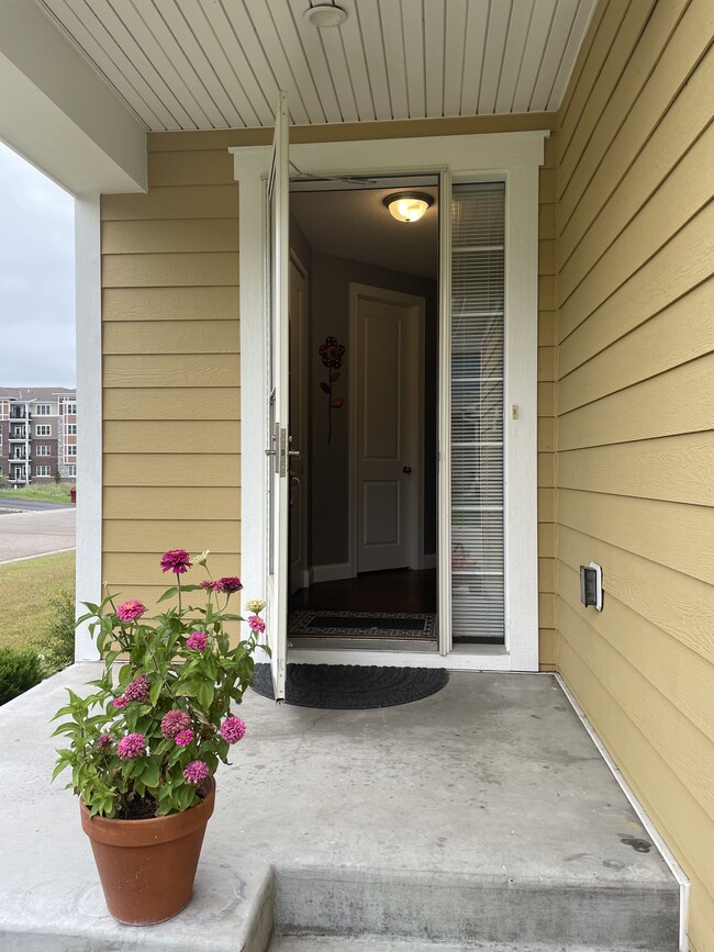 Foto del edificio - 8401 Larch Ln N