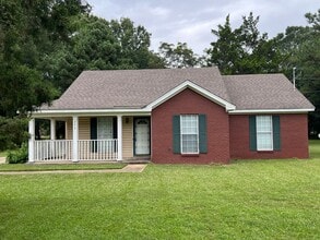 Building Photo - 3276 Pilgrim St