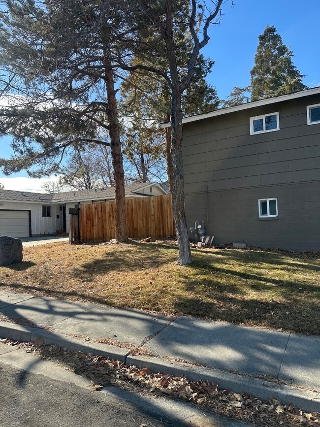 Foto del edificio - 2700 Scholl Dr