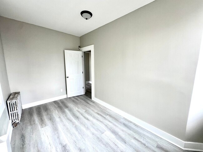 Foto del edificio - 185 Beacon Ave