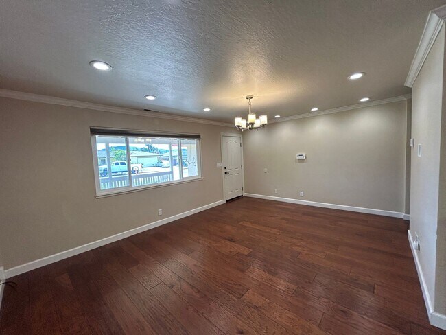 Foto del edificio - 1300 Mesa Dr