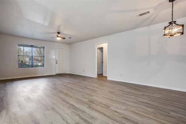 Foto del edificio - 2212 Rifle Bend Dr