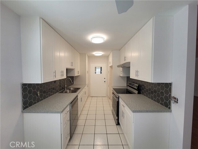 Building Photo - 5301 Balboa Blvd