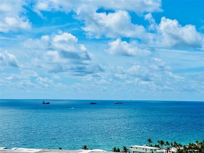 Foto del edificio - 2841 N Ocean Blvd