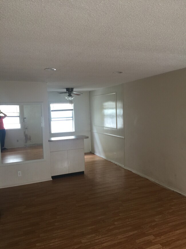 Foto del edificio - 5323 Hermitage Ave