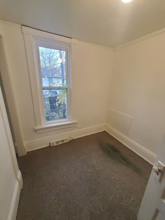 Building Photo - 1320 Maple St
