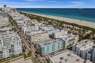 Building Photo - 713 Collins Ave