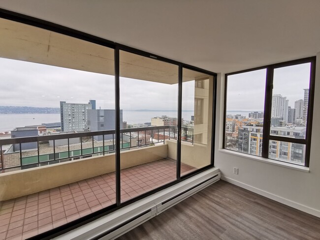 Building Photo - Brand new renovated 1 bedroom, 1 bath cond...