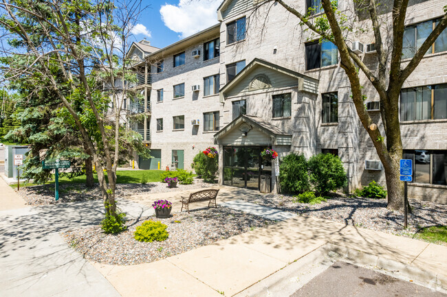 Building Photo - Waterford Green Apartments & Townhomes