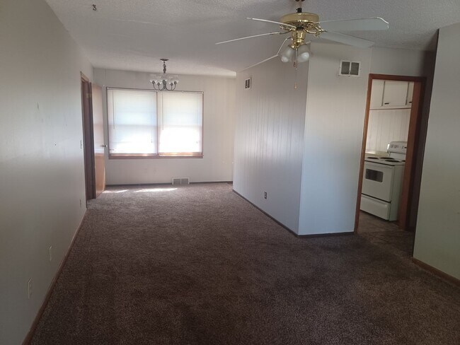 Foto del edificio - Spacious 3 bedroom / 1 bath home on South side