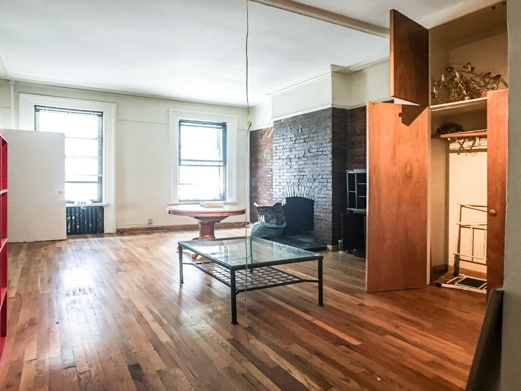 Primary Photo - 400 W 17th St