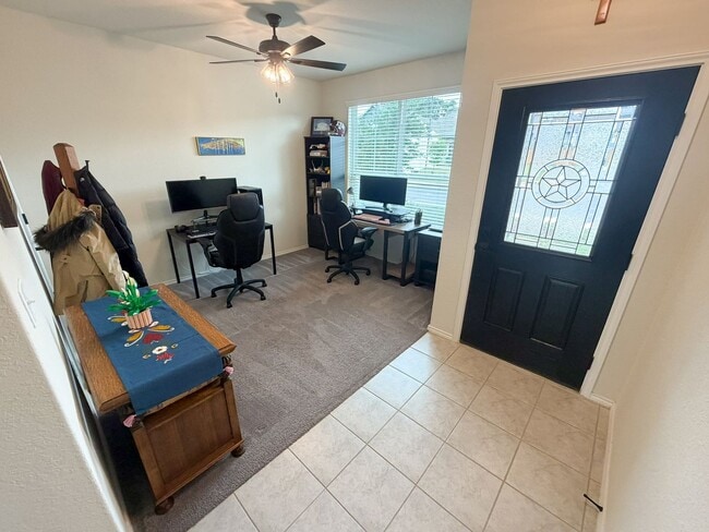 Building Photo - Well Maintained 3 bedroom 2.5 bath in COMAL ISD!