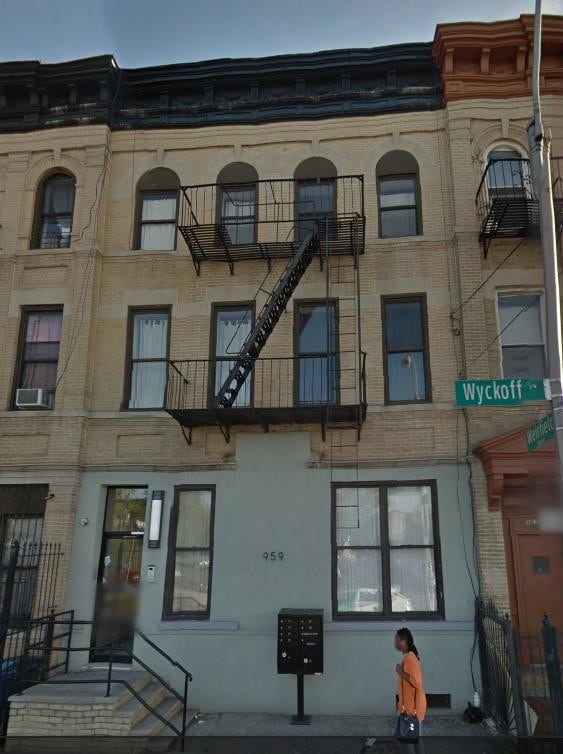 Primary Photo - 959 Wyckoff Ave