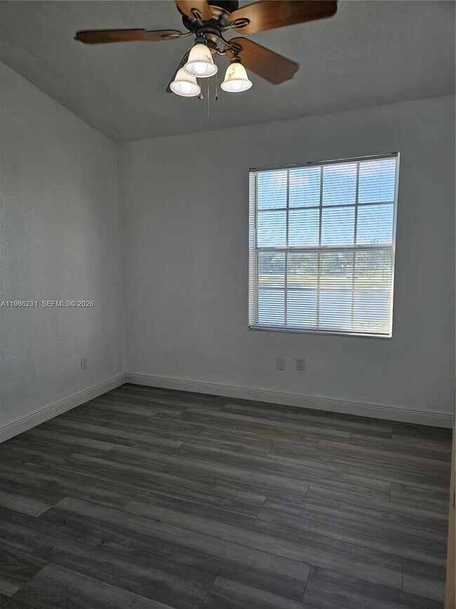 Foto del edificio - 751 SW 148th Ave