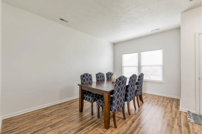 Building Photo - 4 Bedroom, Two Story House in Avalon Bluff...