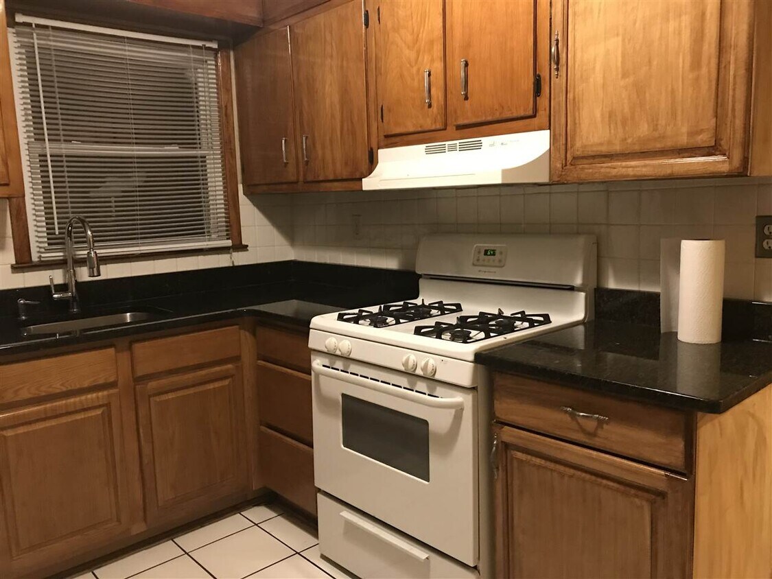 Foto principal - 243-245 Boyd Ave