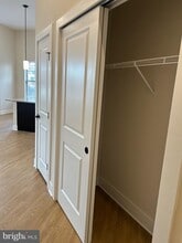 Building Photo - 624 Main St