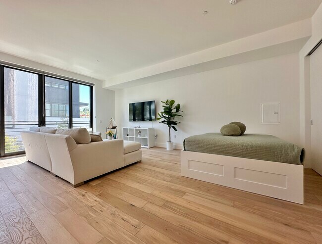 Building Photo - 1 Bristol Ct